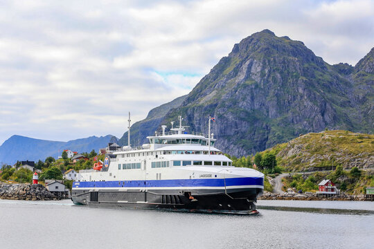 MF LANDEGODE (IMO: 9607370) is a Ro-Ro/Passenger Ship and is sailing under the flag of Norway. Her length overall (LOA) is 96 meters and her width is 17.3 meters.Here arrives Moskenes in Lofoten