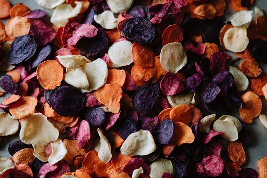 Colorful medley of gourmet root vegetable chips creates a stunning healthy snack visual, perfect for vibrant food blogs or innovative culinary concepts, a healthy treat - Powered by Adobe