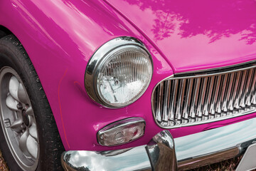 古い自動車のヘッドライト　Headlight of the old car