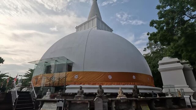 Historic Somawathiya Chaitya &ndash; Iconic Sri Lankan Buddhist Monument