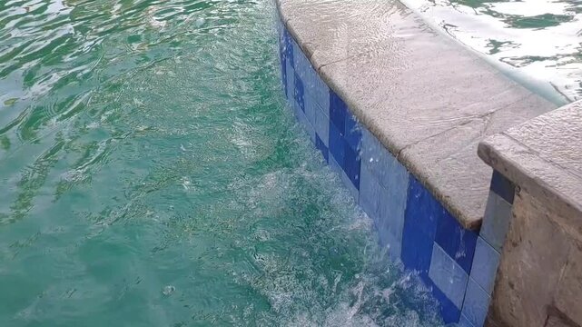 overflowing water from swimming pool