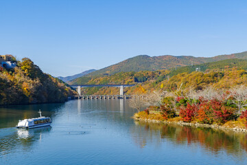 Fototapeta premium 秋の恵那峡（岐阜県恵那市）
