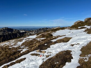 Hiking trails or mountaineering routes in the autumn Swiss Alpine environment and in the Bernese Oberland region, Switzerland - Wanderwege oder Bergrouten in der Schweizer Alpenlandschaft, Schweiz