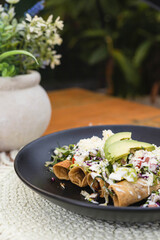 Tacos dorados mexicanos