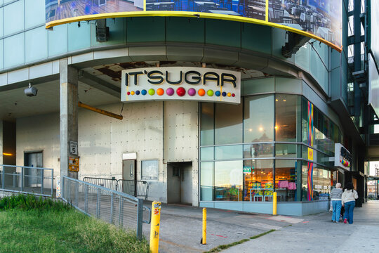 Atlantic City, NJ - Aug 27, 2025: IT&rsquo;SUGAR is a specialty candy retailer founded in 2006, with 100+ locations across the USA and international markets. Atlantic City store is located on the Boardwalk