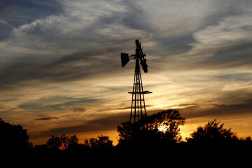 Fototapeta premium Kansas Windmill Sunset Clouds outdoor