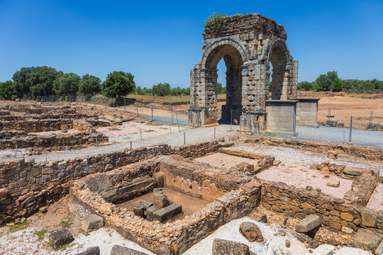 In the ruins of the ancient Roman city of C&aacute;parra