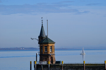 Bodensee, Herbst mit Dunst am Hafen von Konstanz