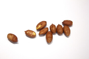 Obraz premium Peanuts placed on a white background