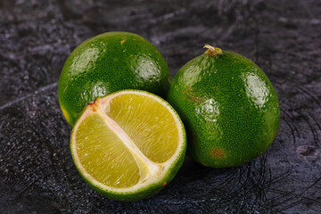 Ripe ggeen juicy lime heap