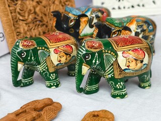 Traditional Indian crafts handmade by Indian artisans.