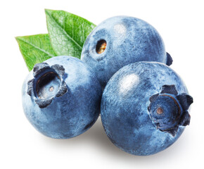 Obraz premium Ripe blueberries with green blueberry leaves isolated on white background. File contains clipping paths.