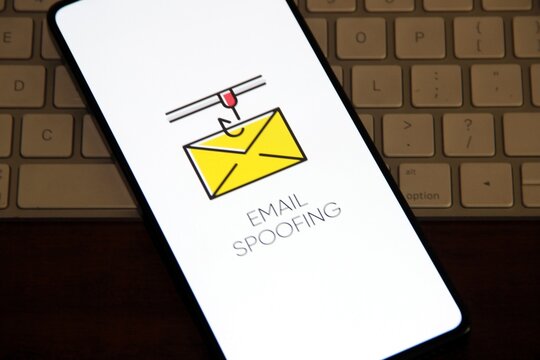 Email Spoofing - Falsifica&ccedil;&atilde;o do endere&ccedil;o do remetente de uma mensagem de e-mail para que ela pare&ccedil;a ter vindo de uma fonte leg&iacute;tima e confi&aacute;vel, quando na verdade n&atilde;o veio.