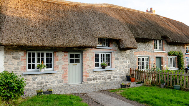 Traditional Irish cottage in Adare village - Powered by Adobe