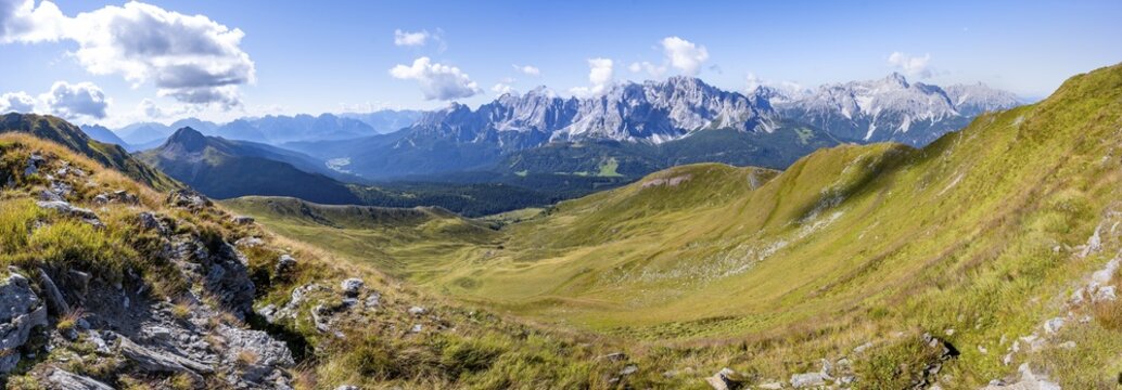 Green mountain meadows on a mountain ridge, mountain panorama, view of rocky mountain peaks of the Sesto Dolomites, Carnic main ridge, Carnic High Trail, Carnic Alps, Carinthia, Austria