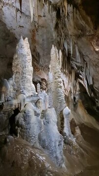 H&ouml;hle,  Tropfsteinh&ouml;hle, Stalaktit, Stalagmit, Tropfstein,  Gestein, Feuchtigkeit,  Dunkelheit,  Licht, Formation, Naturwunder, Wasser,  Kalkstein, 