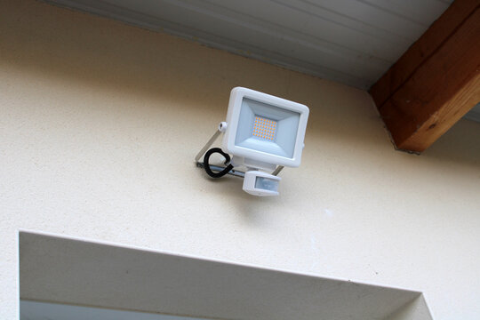 Projecteur LED Ext&eacute;rieur blanc avec D&eacute;tecteur de Mouvement Cr&eacute;pusculaire