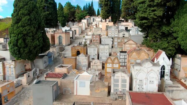 Włoski cmentarz Sycylia nekropolia