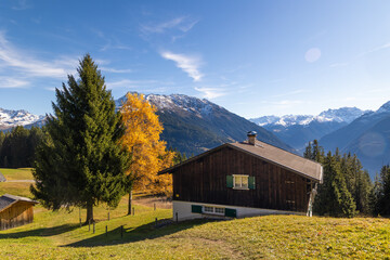 Herbst im Montafon mit Blick auf die Silvretta, Österreich