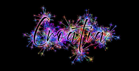 Kolorowe fajerwerki i zimne ognie układające się w napis z nazwą Państwa: Chorwacja © Blue Pixel