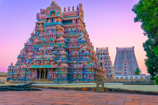 Sri Ranganatha Swamy temple is located in Srirangam, Tiruchirapalli, Tamil Nadu, South India. This Hindu temple dedicated to Ranganatha (a form of Vishnu) & his consort Ranganayaki (a form of Lakshmi.