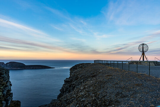 Sunset over nordkapp, north cape, mageroya mahkaravju island, norway