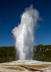 old faithful geyser yellowstone national park