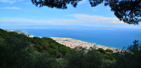 A view from the coastal towns of Turkey's Aegean Sea coast © sinandogan