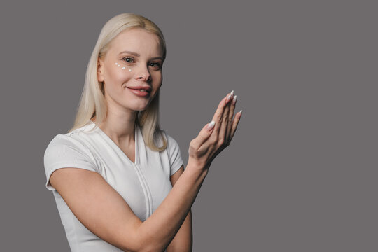 approachable woman with blonde hair demonstrating key benefits in professional marketing photo