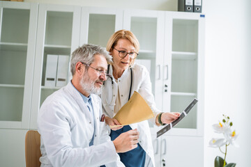 Doctors analyzing medical scan results discussing patient diagnosis