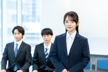 就職活動する学生