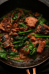 フライパンで作る鯖とほうれん草の味噌炒め