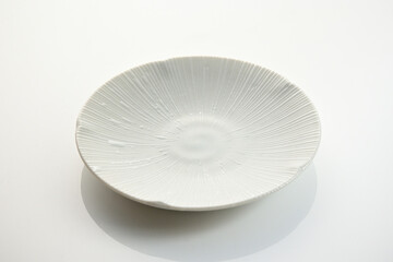 白い和皿　背景素材