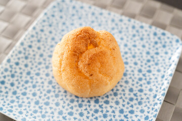 香ばしく焼き上げたシュークリームの優しい甘さ