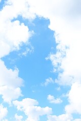 爽やかな空と雲のフレーム 縦
