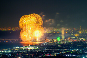和泉山地からの大阪の夜景と花火大会