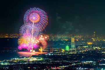 和泉山地からの大阪の夜景と花火大会