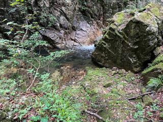 二段滝から流れる川。広島県安芸太田にある龍頭峡。