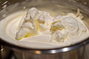 泡立てた生クリーム