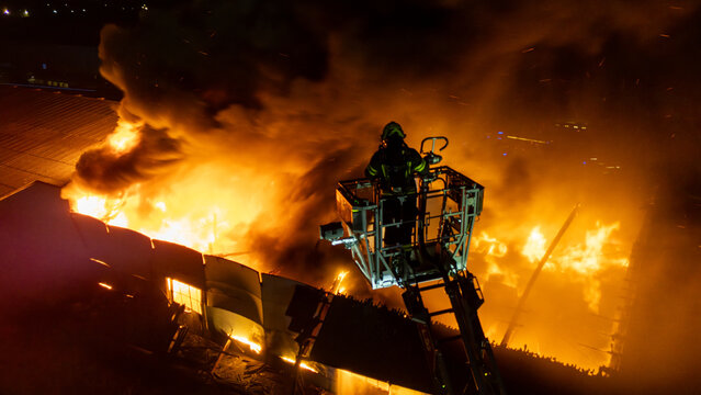 Drohnenaufnahme &ndash; Gro&szlig;brand in Linzer Recyclingbetrieb