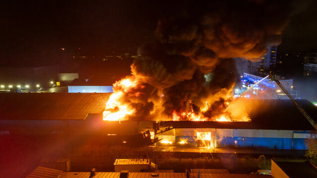 Drohnenaufnahme &ndash; Gro&szlig;brand in Linzer Recyclingbetrieb
