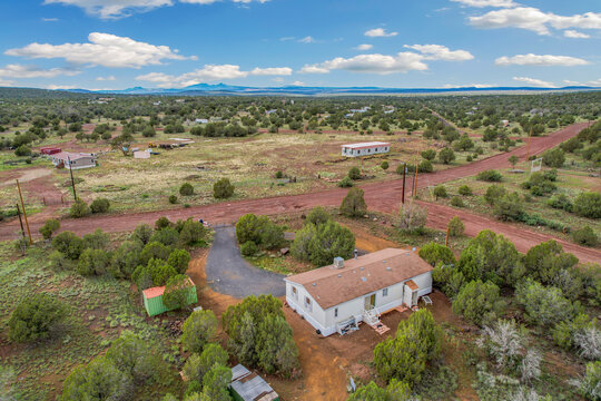 A charming house equipped with a garage and a gravel driveway - Powered by Adobe