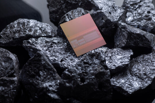 optical lithography die chip and silicon metal chunks