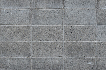 風化と経年劣化によるテクスチャ：少し劣化したコンクリートブロック塀のクローズアップ