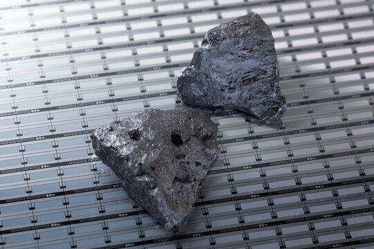 industrial silicon metalloid chunks and silicon wafer