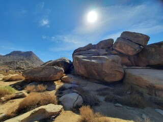  A stunning daytime perspective of the Golden Rock region in Tabuk. The historic red rocks, glistening desert sand, and clear blue skies combine to form a picturesque landscape.
