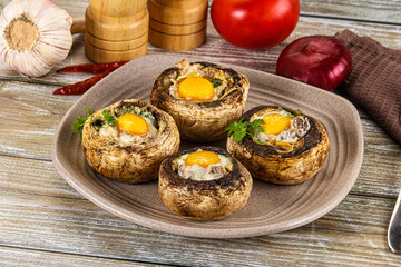 Baked champignon with quail egg