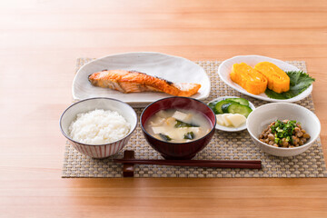 日本の朝食のイメージ