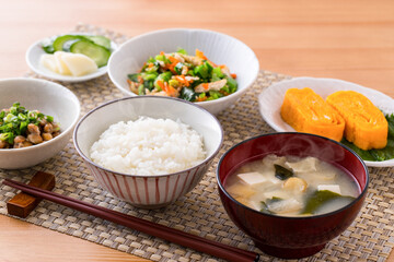 日本の朝食のイメージ