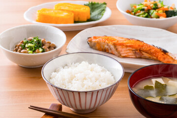 日本の朝食のイメージ